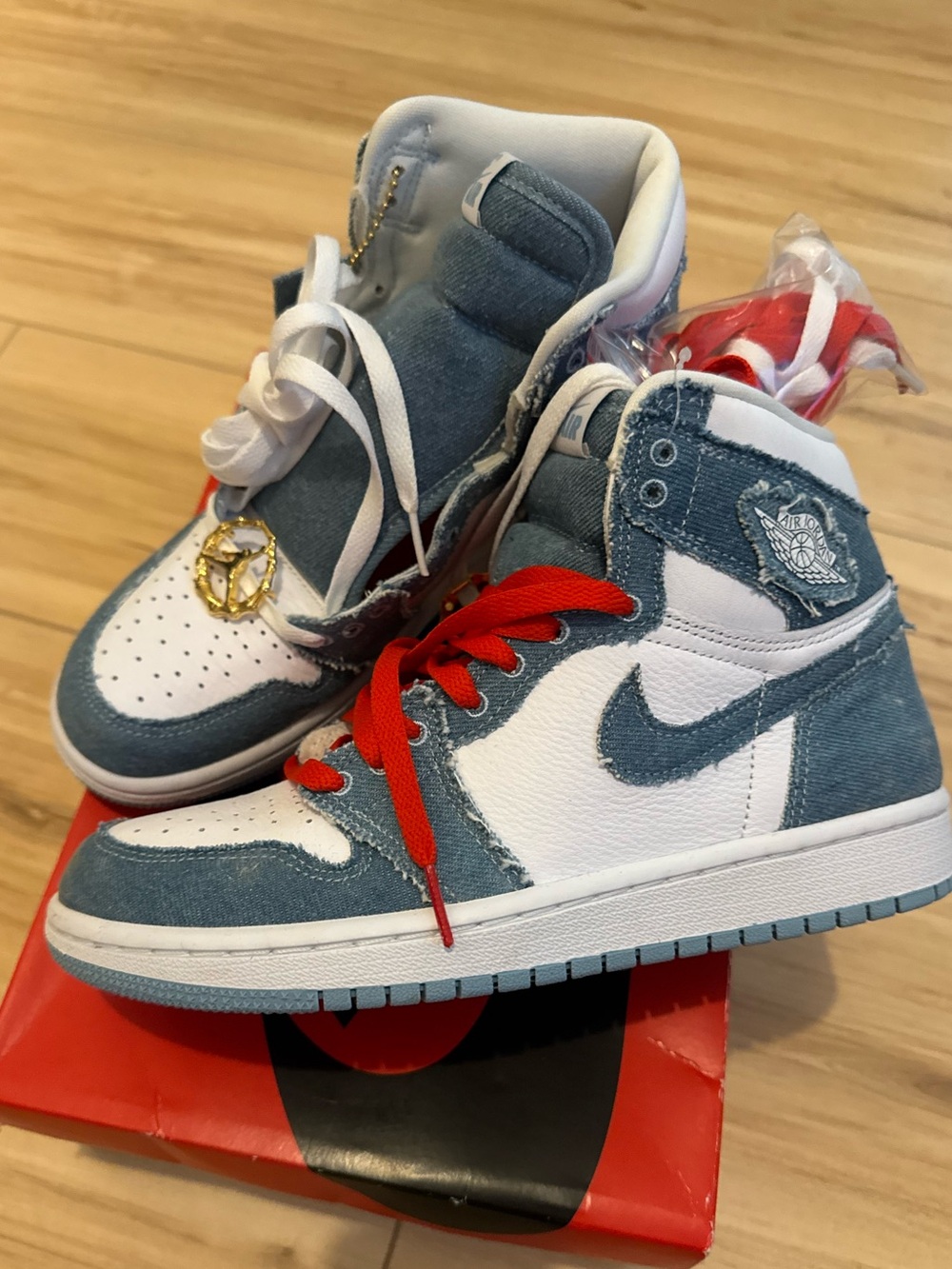 Womens Air Jordan 1 High OG Denim - Picture 4 of 11